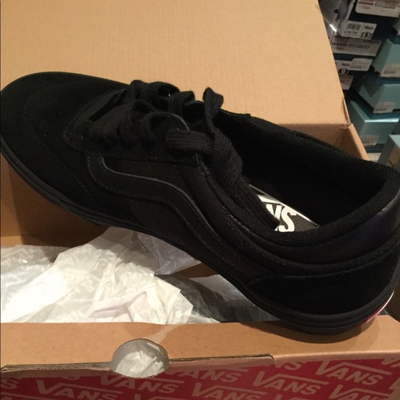 vans gilbert crockett blackout